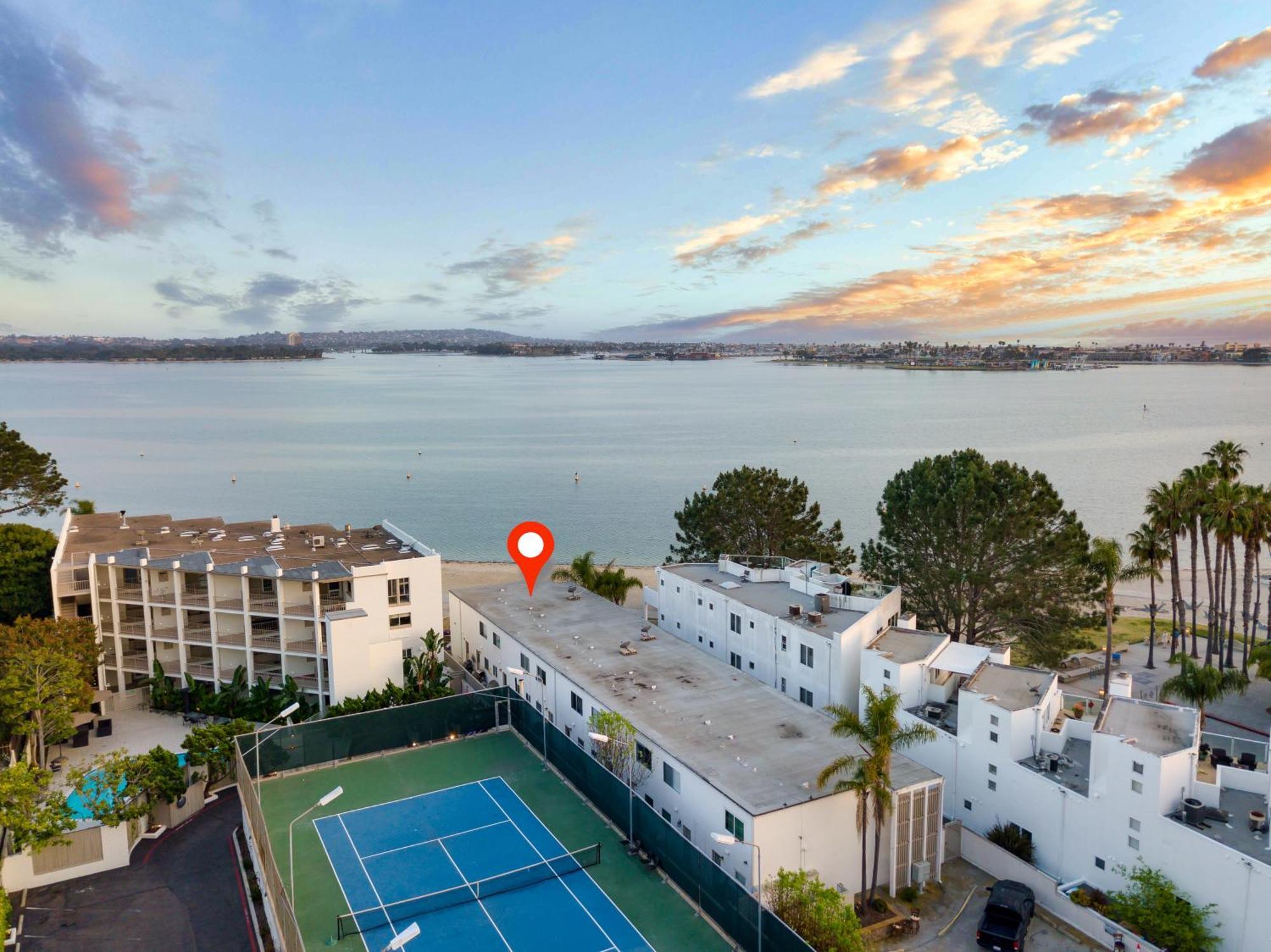 Bayfront Oasis Close To Boardwalk And Water Holiday home *
